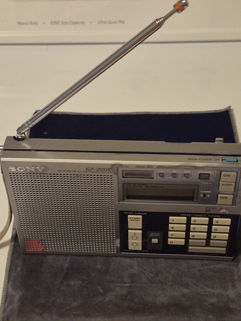 Vintage Sony Icf-2002 Radio